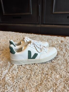 Veja White Trainer Interior Label with Green Accents